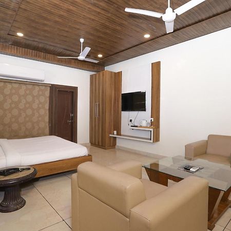 Hotel Razia Inn Hisar ภายนอก รูปภาพ