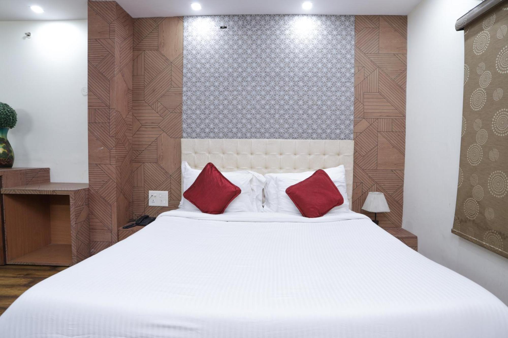 Hotel Razia Inn Hisar ภายนอก รูปภาพ