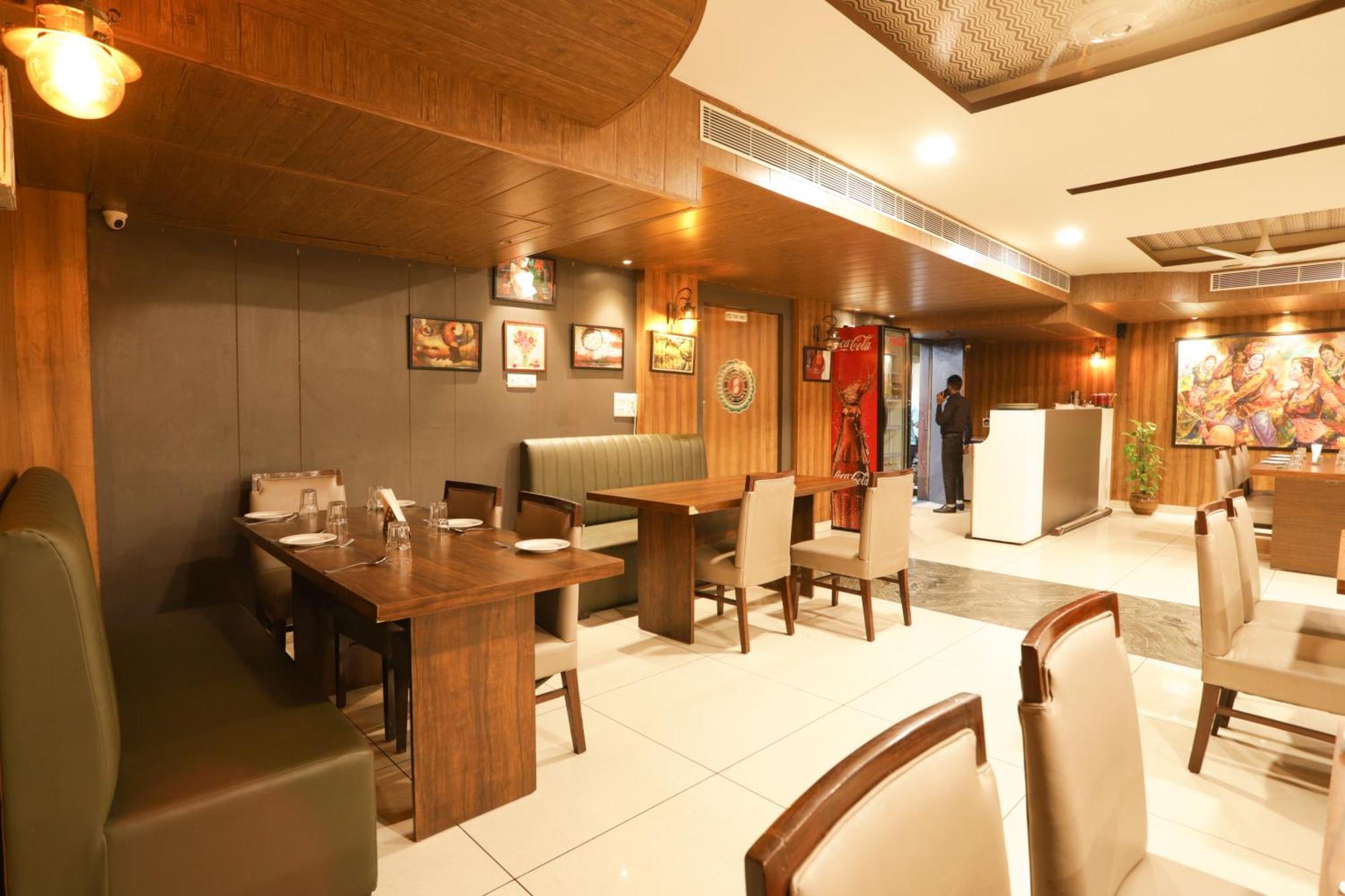 Hotel Razia Inn Hisar ภายนอก รูปภาพ