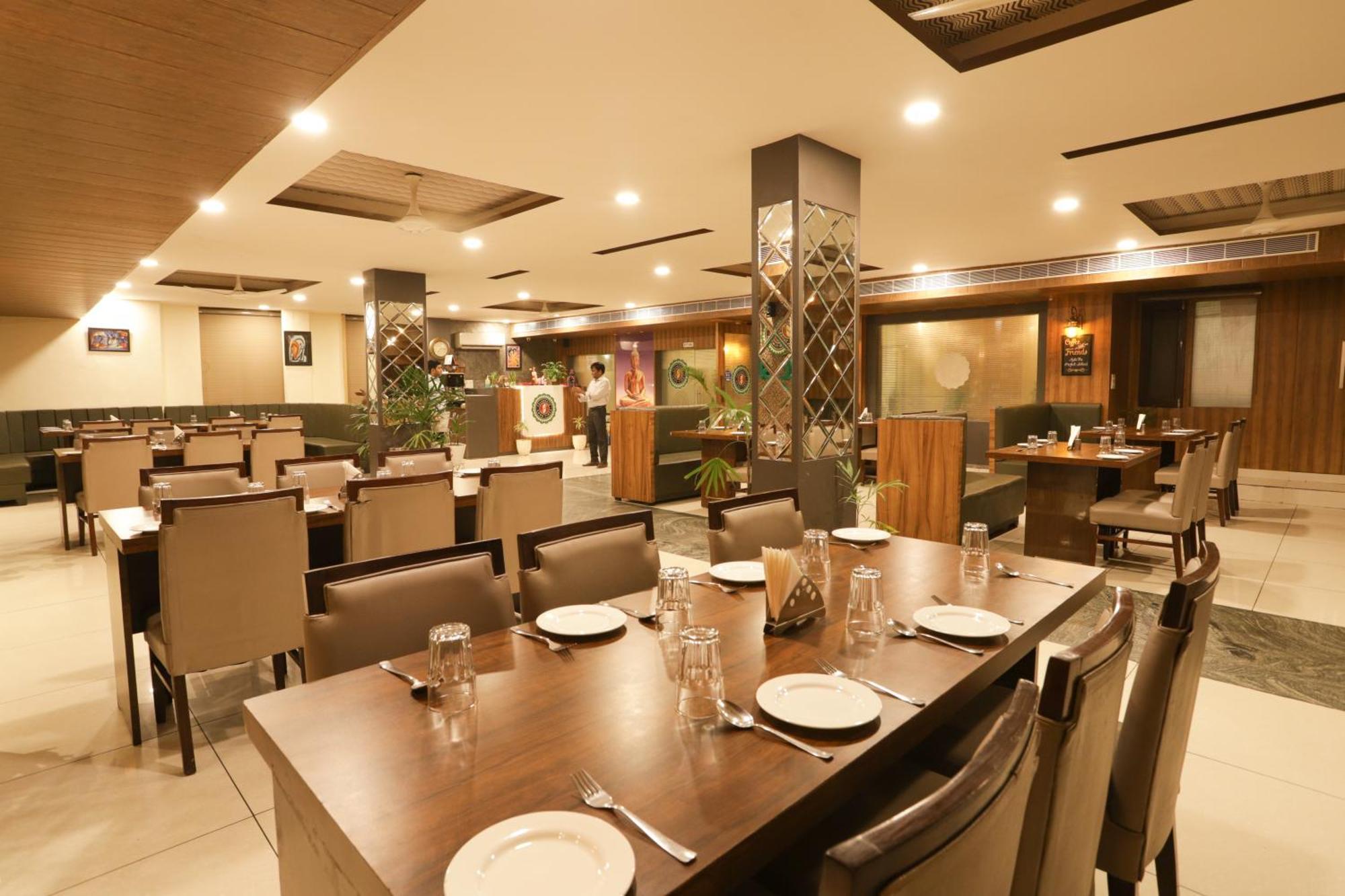 Hotel Razia Inn Hisar ภายนอก รูปภาพ