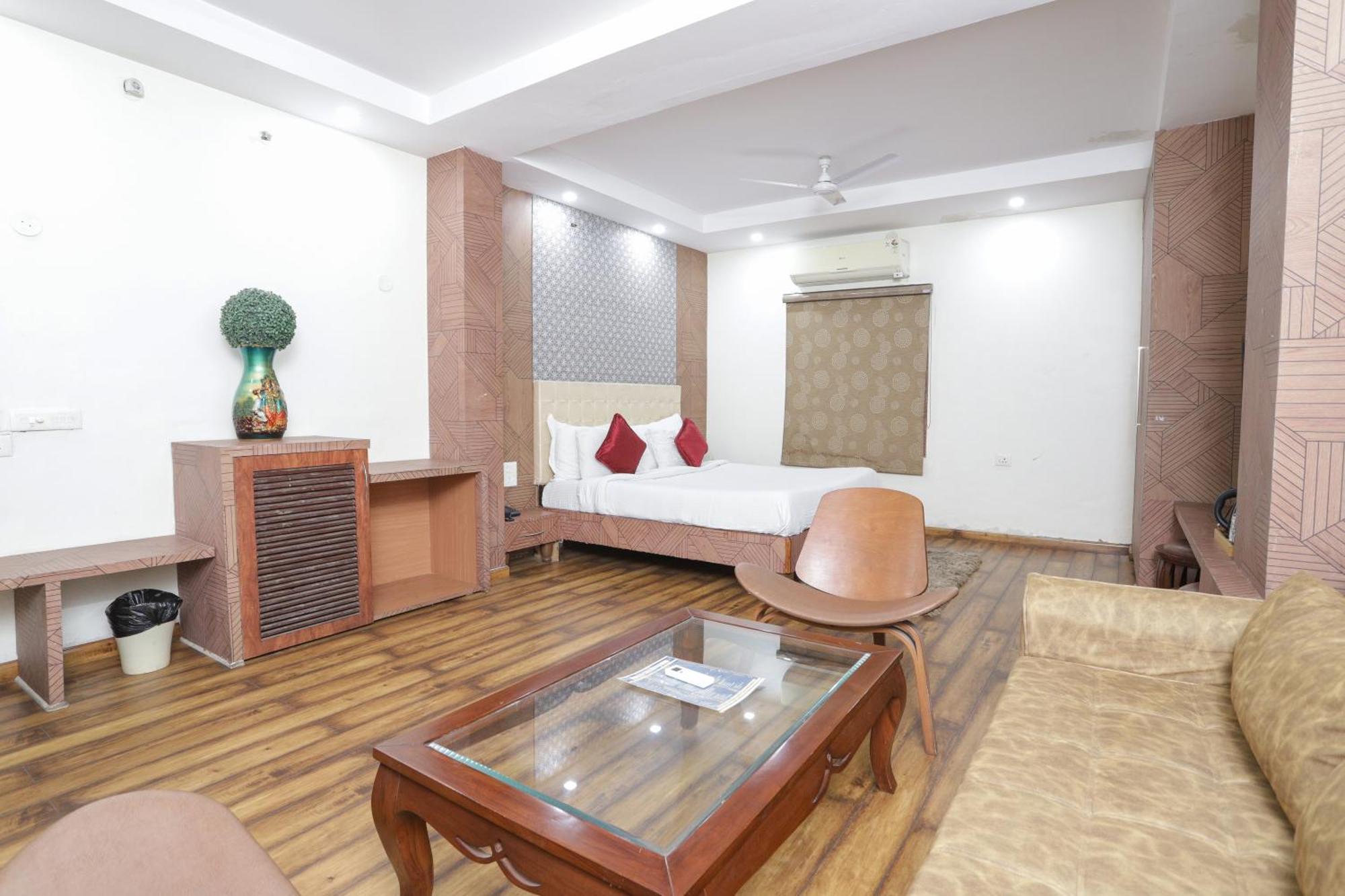 Hotel Razia Inn Hisar ภายนอก รูปภาพ