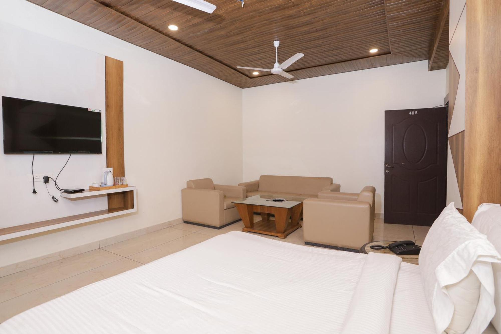 Hotel Razia Inn Hisar ภายนอก รูปภาพ