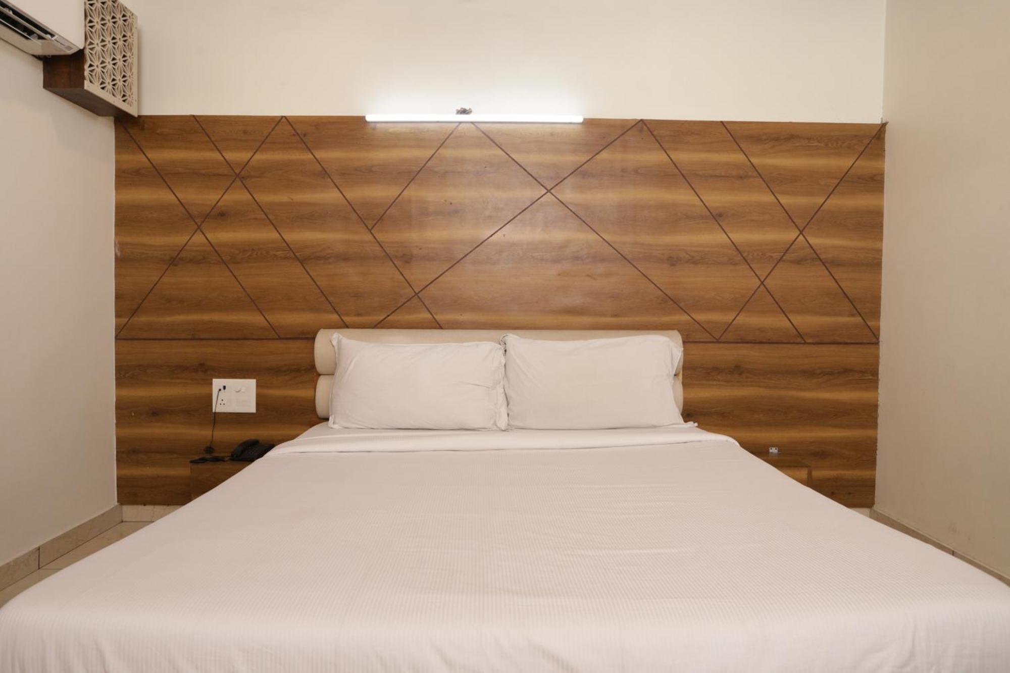 Hotel Razia Inn Hisar ภายนอก รูปภาพ