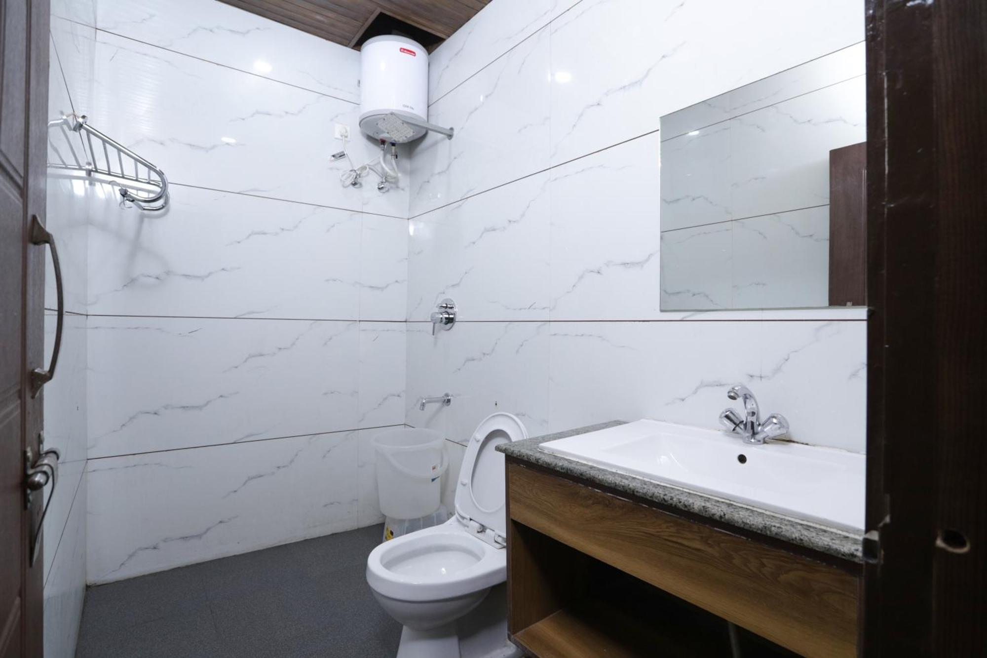 Hotel Razia Inn Hisar ภายนอก รูปภาพ