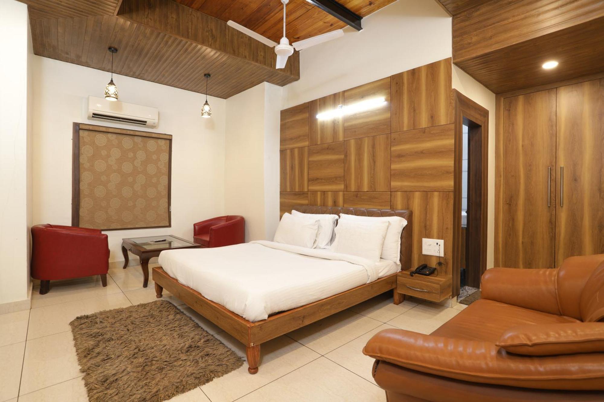 Hotel Razia Inn Hisar ภายนอก รูปภาพ