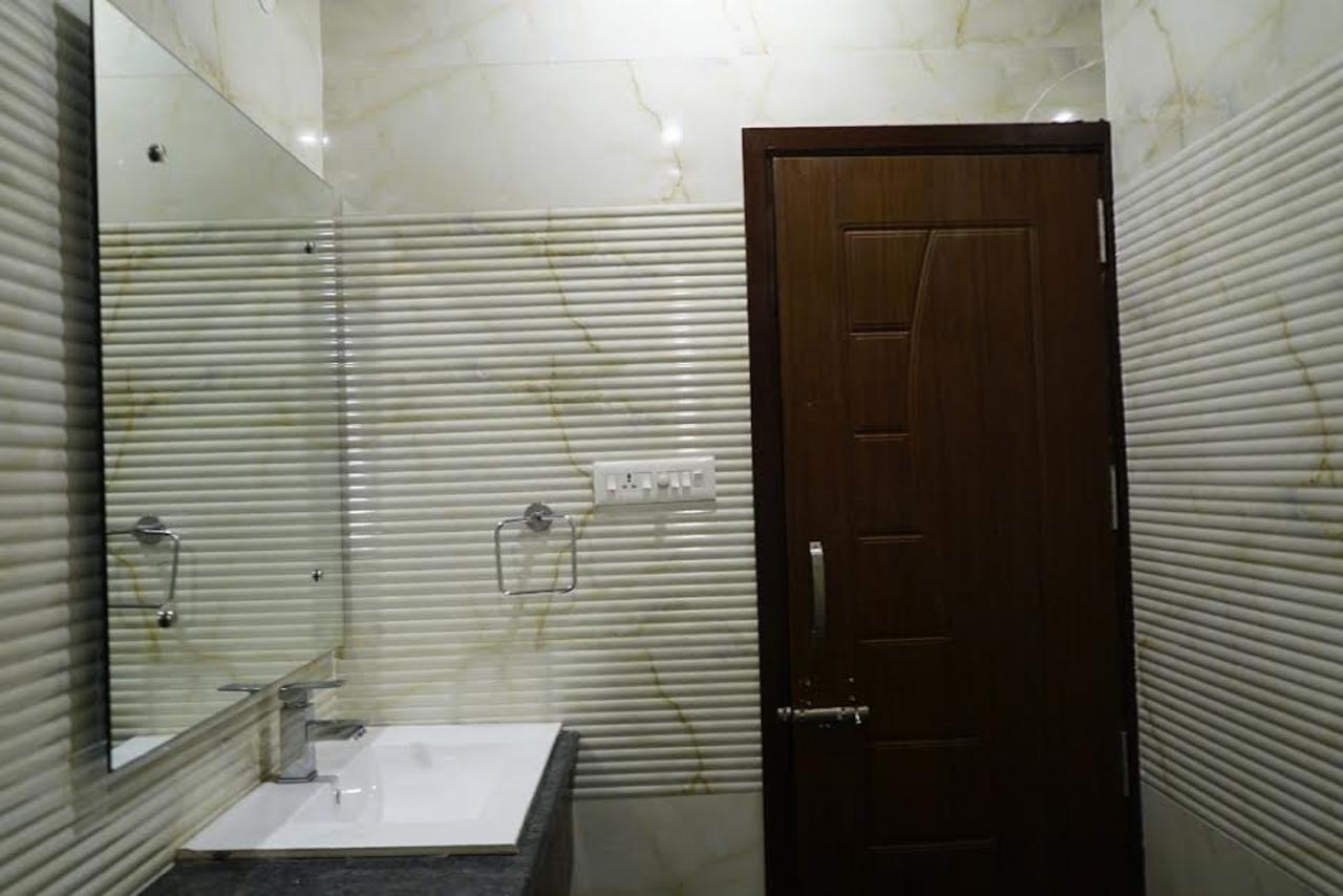 Hotel Razia Inn Hisar ภายนอก รูปภาพ
