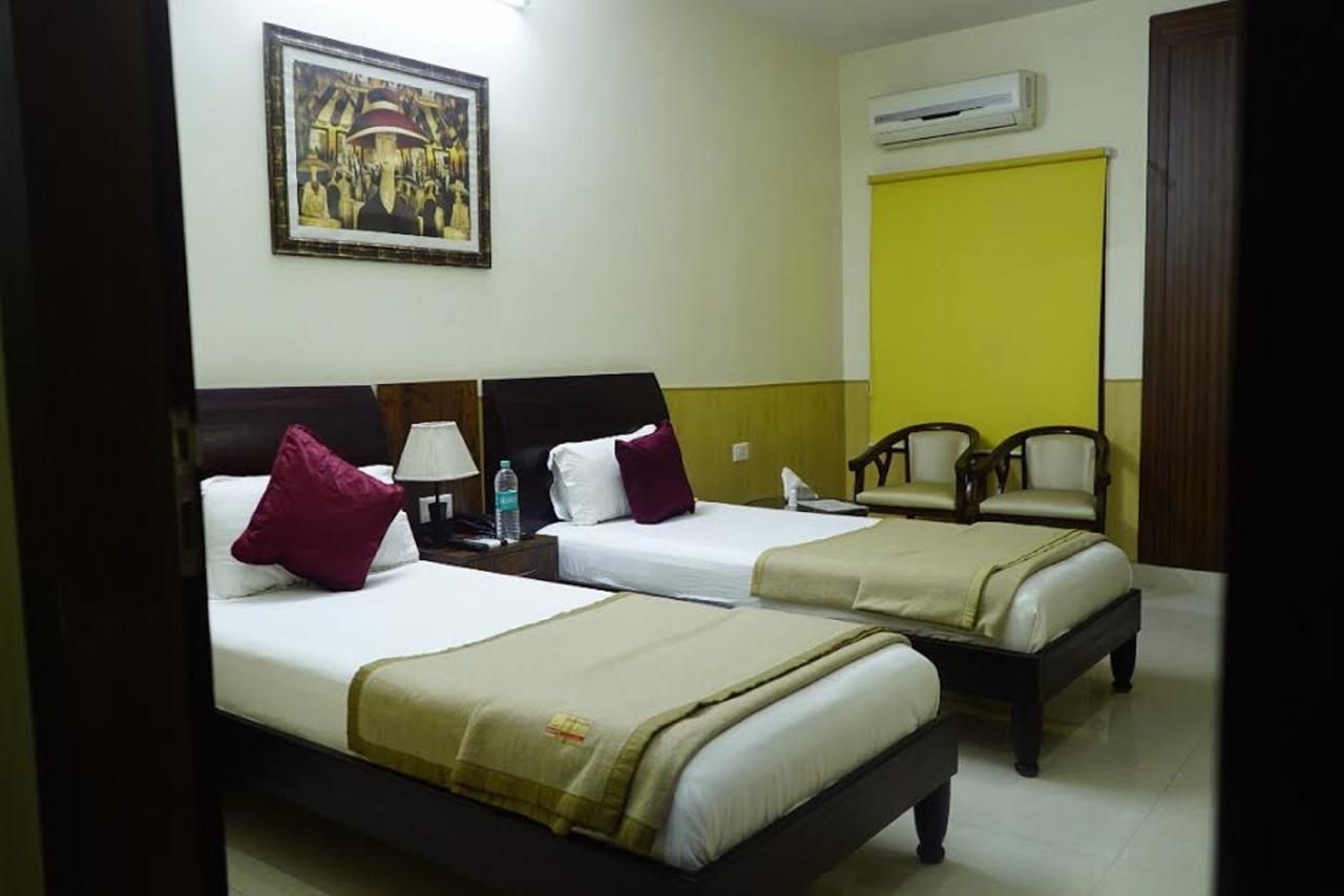 Hotel Razia Inn Hisar ภายนอก รูปภาพ