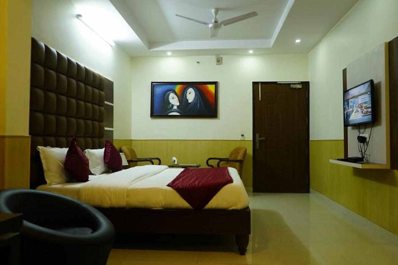 Hotel Razia Inn Hisar ภายนอก รูปภาพ